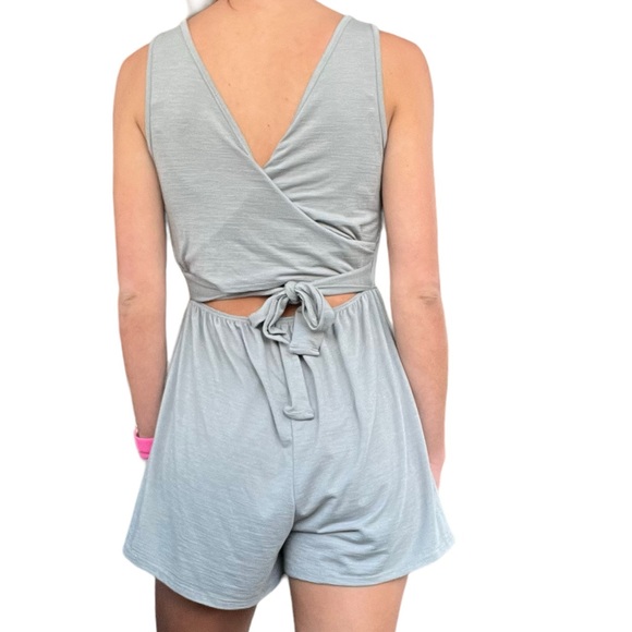 Rolla Coster Women’s S Gray Blue Sleeveless V Neck Tie Belt Elastic Waist Romper - Picture 16 of 16